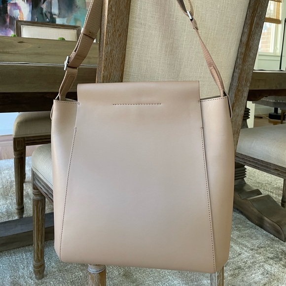 🚫SOLD 03/22🚫 EVERLANE Form Bag- Desert Sand - Picture 3 of 12